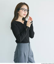 Heart-shaped collar long-sleeved knitted top