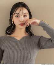 Heart-shaped collar long-sleeved knitted top