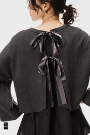 Two-piece knitted cardigan with a bow at the back + inner shirt