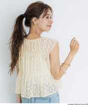小花透膚抽褶無袖上衣 (Lace Shirring Blouse)