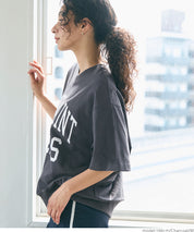 LOGO LOOSE 5/4 SLEEVE CROPPED NECK T-SHIRT