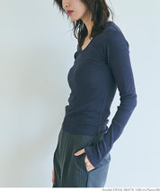 Versatile ribbed elastic V-neck long-sleeved top 