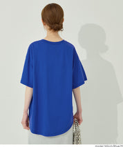 英字LOGO圓弧剪裁短袖上衣