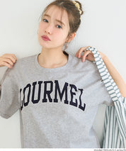 英字LOGO圓弧剪裁短袖上衣