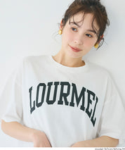 英字LOGO圓弧剪裁短袖上衣