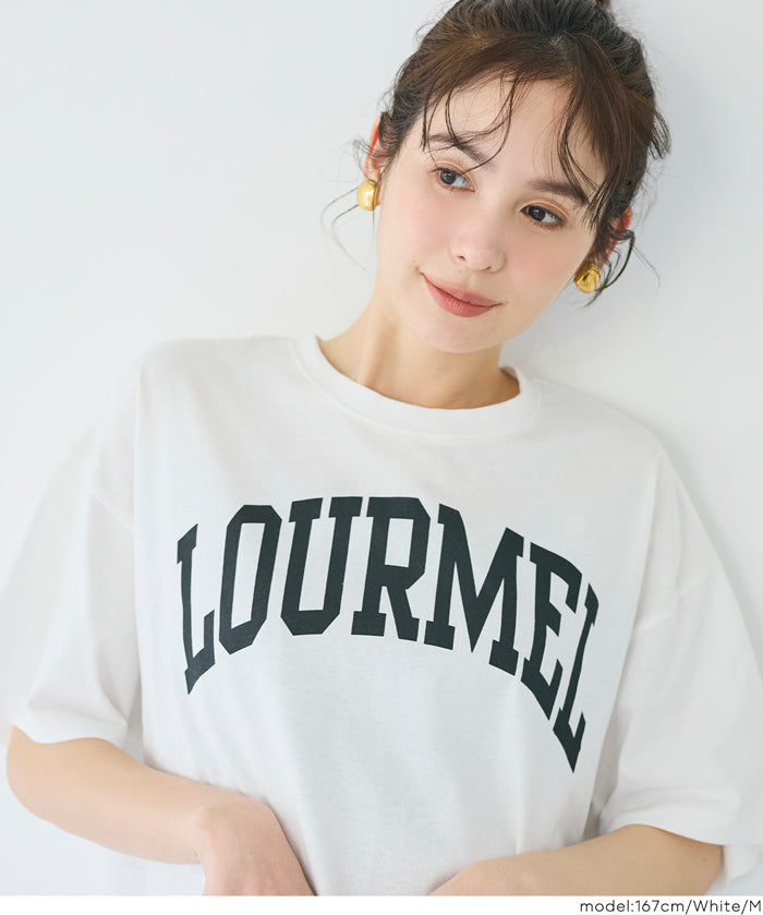 英字LOGO圓弧剪裁短袖上衣