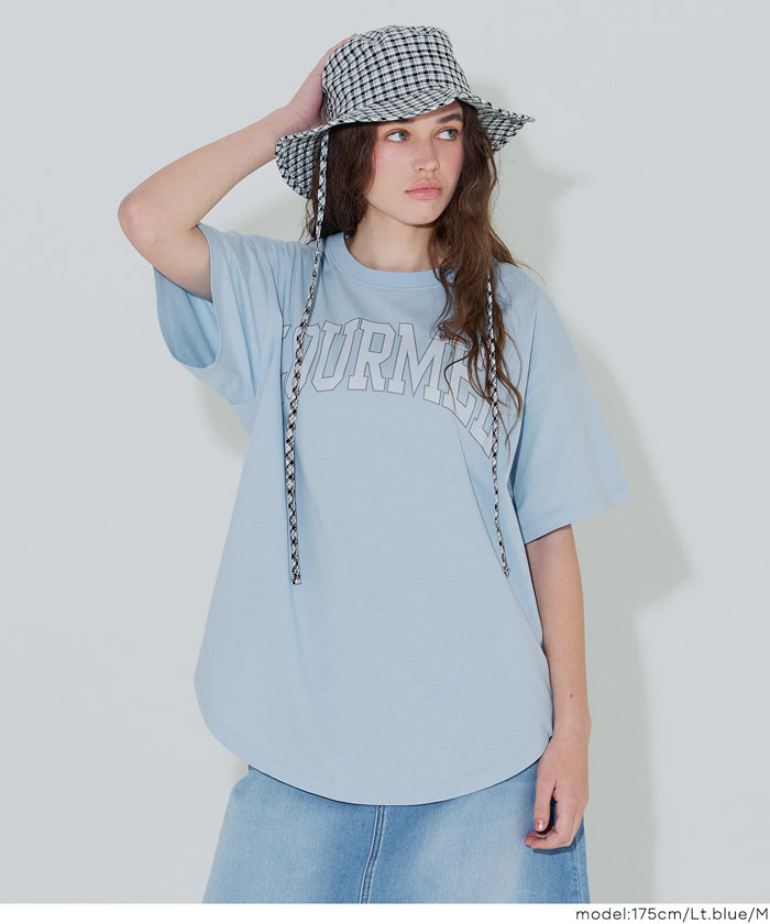 英字LOGO圓弧剪裁短袖上衣