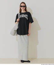 英字LOGO圓弧剪裁短袖上衣