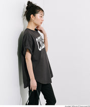 英字LOGO圓弧剪裁短袖上衣