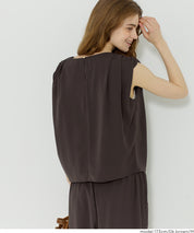 簡約打摺設計無袖上衣 (Shoulder Tuck Blouse)