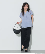 凹凸肌理小V領簡約短袖上衣 (Seersucker V-neck Top)