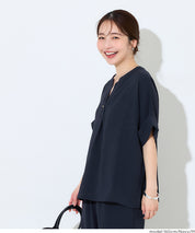 霧感光澤V領優雅法式袖襯衫