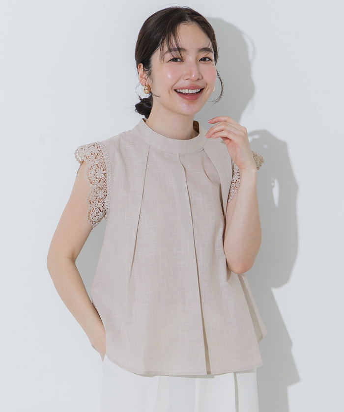 日系蕾絲拼接無袖上衣( Blouse with lace flares)