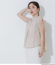 日系蕾絲拼接無袖上衣( Blouse with lace flares)