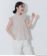 日系蕾絲拼接無袖上衣( Blouse with lace flares)
