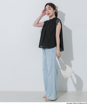 日系蕾絲拼接無袖上衣( Blouse with lace flares)