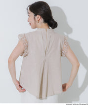 日系蕾絲拼接無袖上衣( Blouse with lace flares)