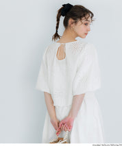 森系蕾絲泡泡袖短版上衣( Lace Back Ribbon Blouse)