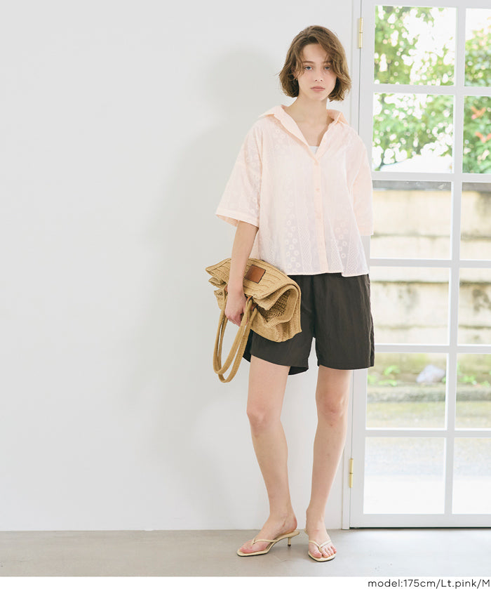 棉質小花蕾絲短袖襯衫 (Cotton lace oversized short-sleeved shirt)