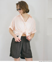 棉質小花蕾絲短袖襯衫 (Cotton lace oversized short-sleeved shirt)