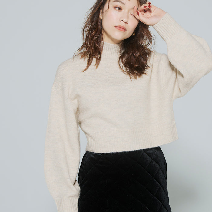 短版半高領泡泡袖毛衣