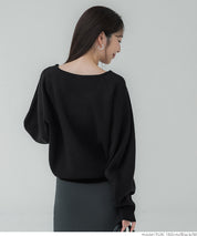 Volume sleeve V-neck knit