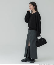Volume sleeve V-neck knit