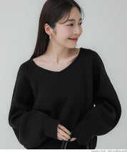 Volume sleeve V-neck knit