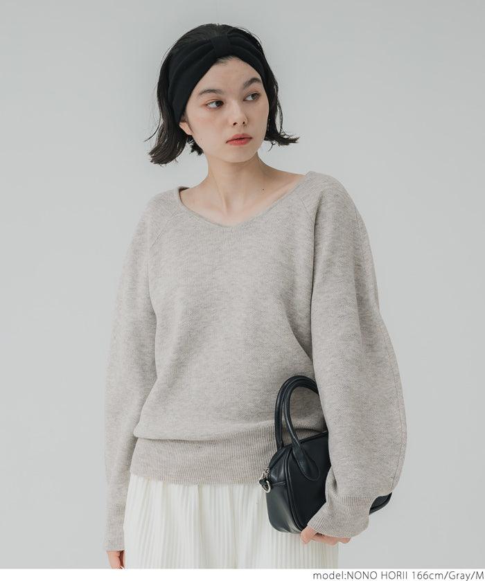 Volume sleeve V-neck knit