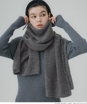 Yak-style knit scarf