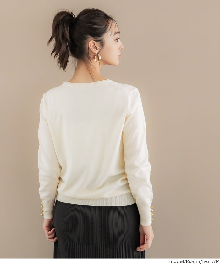 Simple long-sleeved knitted top with gold cuffs