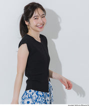 個性前側小開岔設計無袖上衣