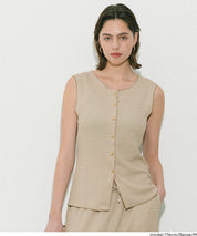 皺褶肌理彈性金扣背心 (Button vest with textured)