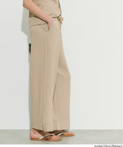 凹凸肌理彈性休閒褲 (Wide-leg pants with textured )
