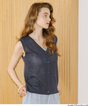 棉麻質感V領垂感透膚針織背心 (Linen-touch knit button vest)