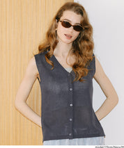 棉麻質感V領垂感透膚針織背心 (Linen-touch knit button vest)