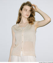 棉麻質感V領垂感透膚針織背心 (Linen-touch knit button vest)
