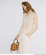 棉麻質感V領垂感透膚針織背心 (Linen-touch knit button vest)