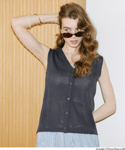 棉麻質感V領垂感透膚針織背心 (Linen-touch knit button vest)