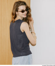 棉麻質感V領垂感透膚針織背心 (Linen-touch knit button vest)