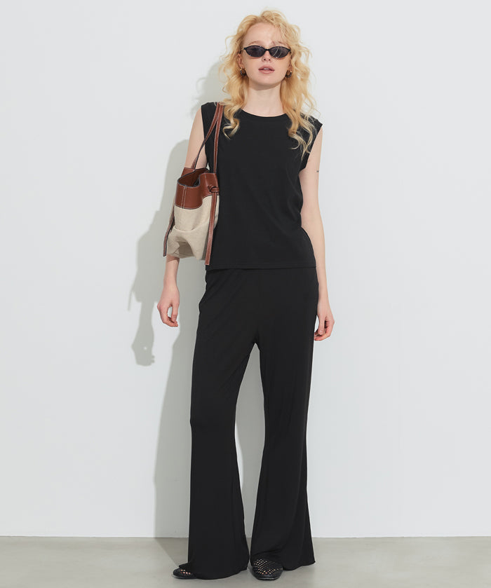 柔滑觸感彈性休閒褲 (Wide-Leg Traveler Pants)