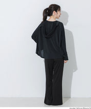 柔滑觸感彈性休閒褲 (Wide-Leg Traveler Pants)