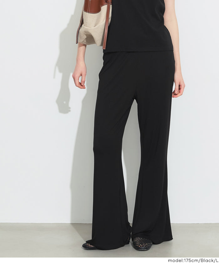柔滑觸感彈性休閒褲 (Wide-Leg Traveler Pants)