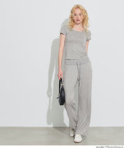 柔滑觸感彈性休閒褲 (Wide-Leg Traveler Pants)