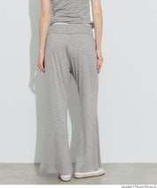 柔滑觸感彈性休閒褲 (Wide-Leg Traveler Pants)