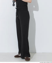 柔滑觸感彈性休閒褲 (Wide-Leg Traveler Pants)