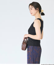 V領螺紋背心 (V-neck ribbed tank top)