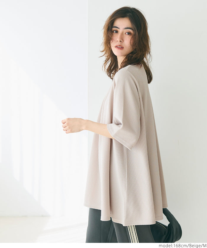 [Embossed function] Slim fit A-line short-sleeved top