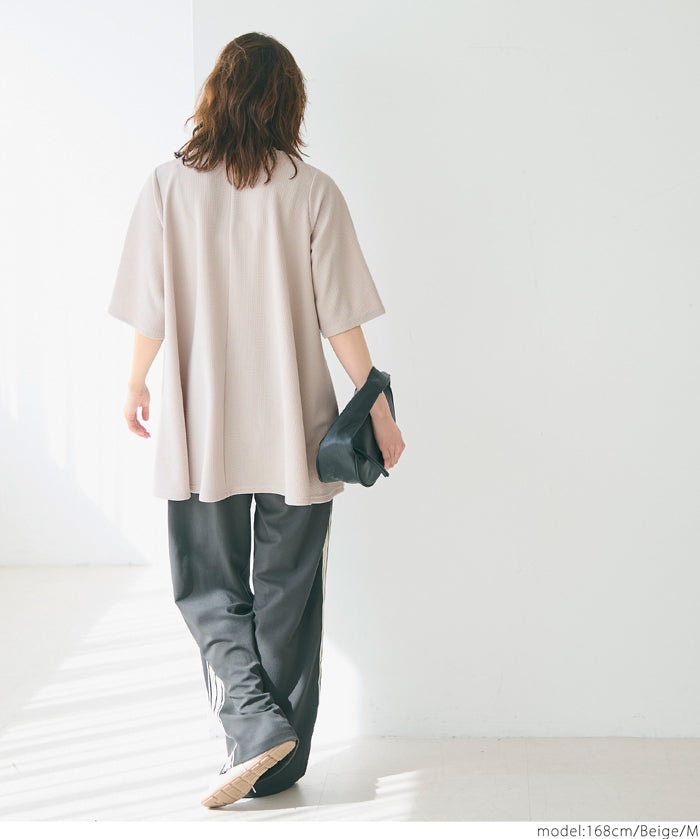 [Embossed function] Slim fit A-line short-sleeved top