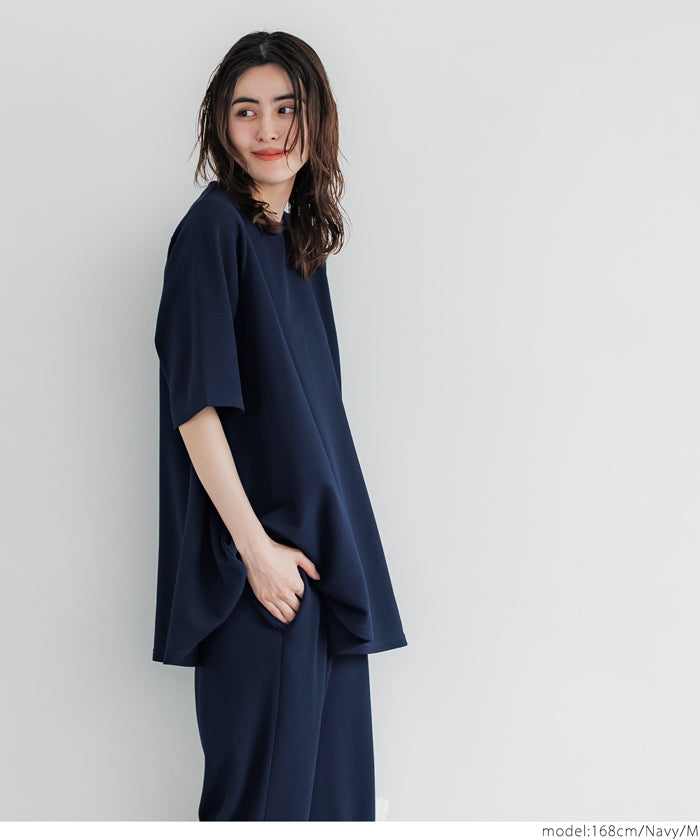 [Embossed function] Slim fit A-line short-sleeved top